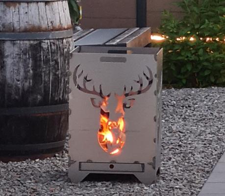 Feuertonne mit Hirschmotiv